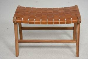 Pall i teak med flätad skinn sits