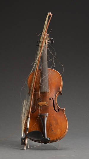 44 violin med bue 2