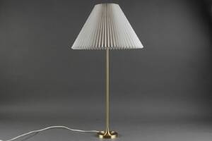 Aage Petersen for Le Klint. Bordlampe af messing