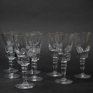 VINGLAS. Björhshults glasbruk. Dekor av glasblommor. Åtta st.