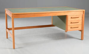 Bernt Petersen. Skrivebord af pitch pine