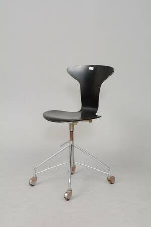Skrivbordsstol Myggan Arne Jacobsen.
