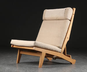 Hans J. Wegner. Dækstol af egetræ, model AP-71