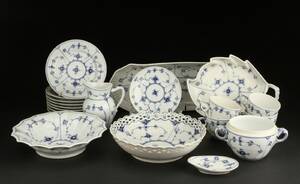 Royal Copenhagen. Dele til kaffestel, Musselmalet. 23