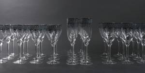 Margit Brandt 36 glas, rød- hvid- samt champangeglas, sortmønstret 36