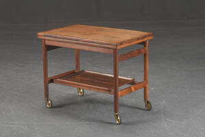 Kurt Østervig. Serverings bakkebord af palisander, model 112