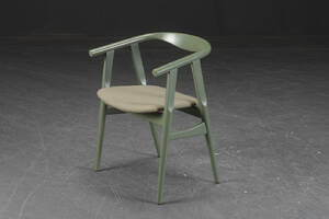 Hans J. Wegner for Getama. Stol model GE 525, Kakhi