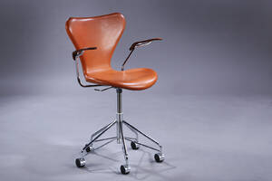 Arne Jacobsen. Kontorstol, Syveren, Vacona anilin læder og palisander, model 3217
