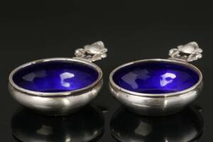 Johan Rohde for Georg Jensen. Kongemønster, par saltkar af sterlingsølv og emalje, no 62 2