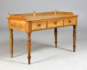 H.C. Andersen skrivebord af fyr og egetræ. 1800-tallet