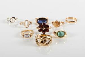 Ni vintage ringe af 8 og 14 kt guld 9