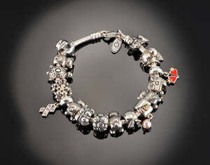 Pandora sølvarmbånd med charms