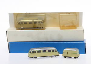 MODELLTÅG PERL UGJ 2 rälsbussar HC Y853 och en släpvagn i originalkartong.