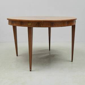 Matbord, Gustaviansk stil. Diameter 115cm. Höjd 74cm
