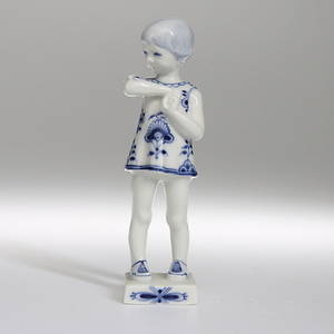 FIGURIN, Flicka med fjäril Musselmalet, Royal Copenhagen.
