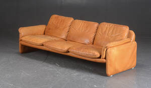 De Sede. tre-pers. sofa af cognac farvet læder