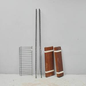 Stringhylla, 2 gavlar. 6 st Hyllplan tidningshylla. Höjd 178 cm