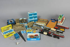 Märklin HO m.m. Samling tog, vogne, skinner m.m