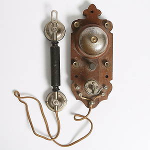 VÄGGTELEFON, Trekroksmodell, LM Eriksson. Sekelskiftet 181900.