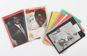 AUTOGRAFER, ca 30 st, Svensk samt Internationell idrott, Bl a Michael Jordan, Magic Johnson samt Floyd Patterson.
