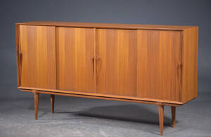 Omann Junior, skænk af teak. 2-delt, model 19