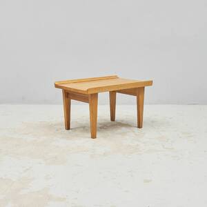 Bänk, Ek. Längd 58 cm. Djup 40 cm