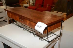 Slutpris för Vägghylla med låda, Stringmodell, 60x20