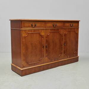 Sideboard, Idegran. Längd 140 cm. Djup 40 cm