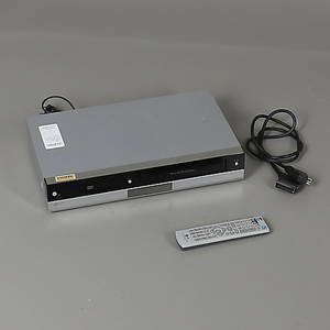 VHS VIDEODVD- SPELARE. LG. 6 HD HiFi Nicam Model.