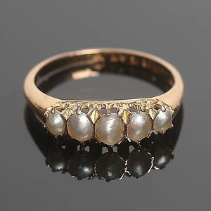 RING, 18k guld med flodpärlor, stämplad B.H. 1903. Vikt ca 2 gram.