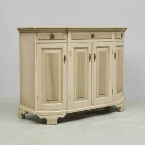Sideboard, Gustaviansk stil. Längd 127. Djup 52 cm