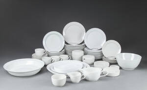 Gertrud Vasegaard for Royal Copenhagen. Gemma spisestel af porcelæn 56