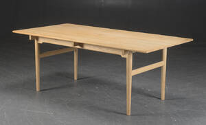 Hans J. Wegner. Spisebord af massivt egetræ med tillægsplade, model CH-327 2