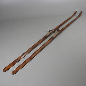 SKIDOR, ett par, trä, 1900-tal.