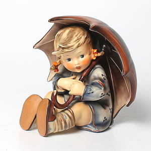 MARIA INNOCENTIA HUMMEL. Figurin, keramik, Umbrella Girl, modell 152 B, Goebel, Tyskland. Formgiven 1949.