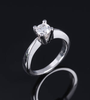 Kristian Otte. Brillant-solitairering af 14 kt. hvidguld på 0.72 ct. GIA certifikat