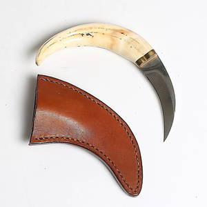 KNIV, så kallad Claw knife rostfritt stål, Gavin Dickerson, Sydafrika.