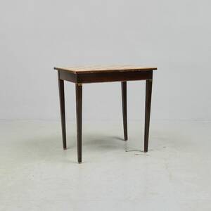 Lampbord, Gustaviansk stil. Linoleumlattor