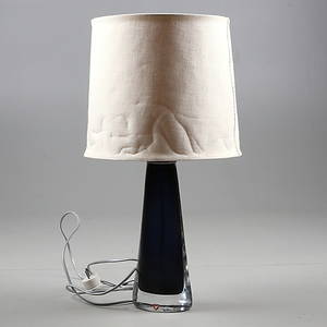 BORDSLAMPA, glas, Carl Fagerlund, Orrefors, signerad RD 1566, 1900-talets senare hälft.