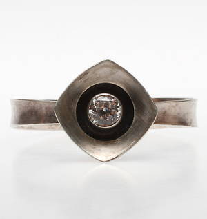 STEL ARMRING, SILVER, ALTON, med vit sten, vikt ca 25,5 gr.