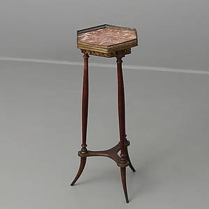 PIEDESTAL lampbord, empirstil 1900.