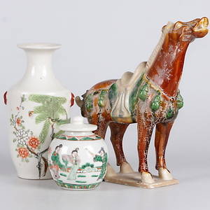 VAS, bojan samt häst, porslinkeramik, Kina, 18001900-tal.