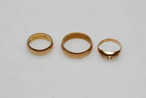 RINGAR, 3 st, 18k guld, vikt ca 16,6 gr.