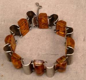ARMBAND, silver och bärnsten.