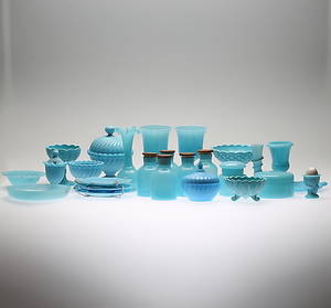 GLASFÖREMÅL, 26 delar, bl a Gunnar Ander för Lindshammar, 1900-tal.