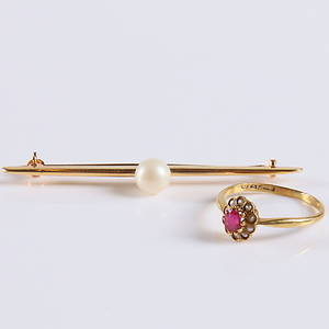 SLIPSNÅL, samt ring, 18k guld, delvis Petterssons Eftr Juvelerar Ab Joh, 1927.
