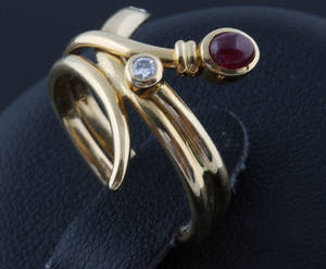 Ring in 18k gold set with diamonds .