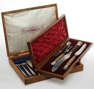 FISKBESTICK, i schatull, nysilver, UPPLÄGGNINGSBESTICK, i schatull, nysilver och horn, England.