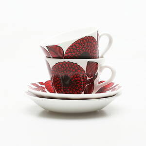 KAFFEKOPPAR samt FAT, 4 delar, benporslin, Röd Aster, Stig Lindberg, Gustavsberg, 1970-tal.
