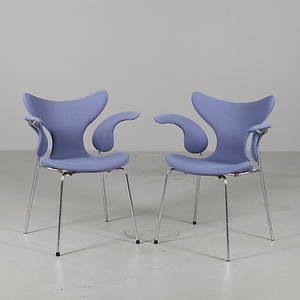 STOLAR, ett par, MåsenMågen, modell 3208, Arne Jacobsen, Fritz Hansen.